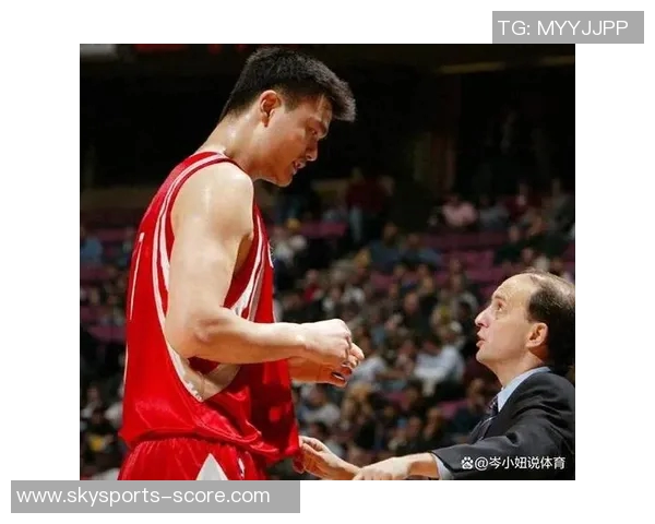 球星与姚明的传奇交锋：篮球场上的巅峰对决与友谊故事